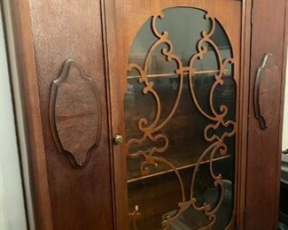 Item available for pre-sale.  Email hvogelbacker@bluemoonestatesales.com for pricing and pick up information