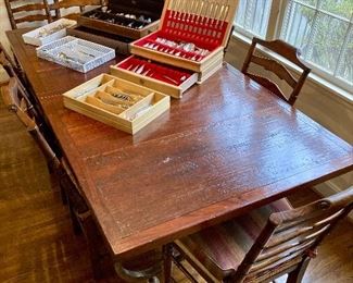 Henredon Acquisitions dining table with 2 hidden leaves
80” l, 42” w, 31.5” h