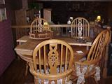 Amish Solid Oak round table, 2 leaves, four arm chairs