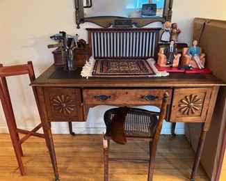 ANTIQUE DESK