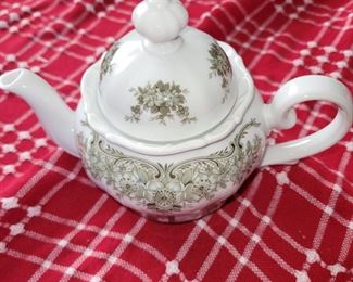 Lovely Bavarian teapot