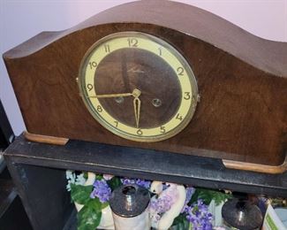 Mantle clock