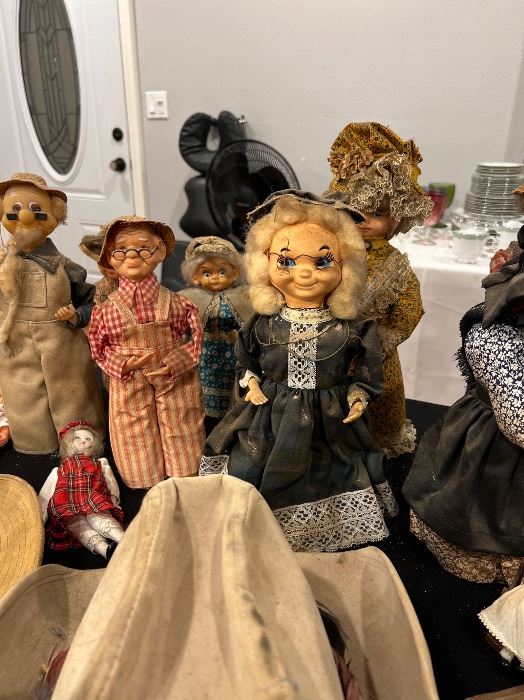 HUNTINGTON BEACH MINI ESTATE SALE in Huntington Beach, CA starts on 12