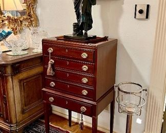Sheraton style mahogany High end  silverware cabinet/chest by Councill.  Felt lining inside each drawer.  Elegant.