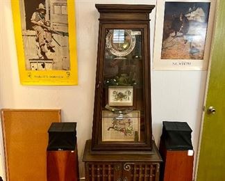 Mediterranean Spanish lighted curio.  See the OHM vintage speakers?