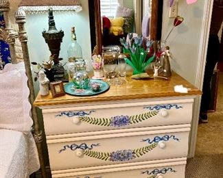 Drexel Impressions chest of drawers.  Pretty!