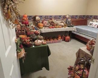 A full room of autumn decor