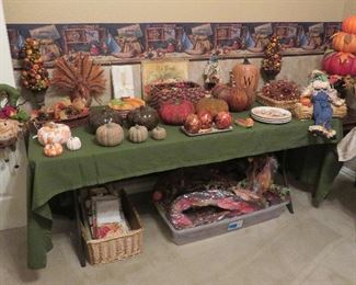 Pumpkins, scarecrows, turkeys