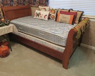 Twin sleigh bed