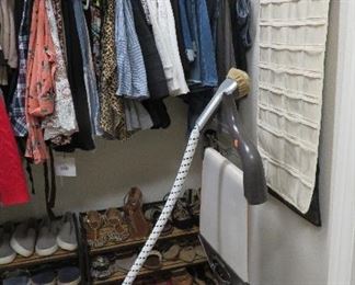 Clothes steamer