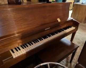Hamilton upright by Baldwin
Satin walnut