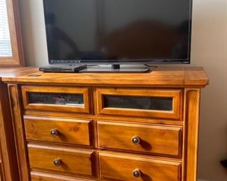 3 Sony TVs