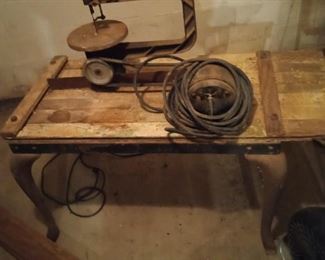 Hand mounted saber saw runs