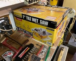Wet saw with tile cutter and other extras 