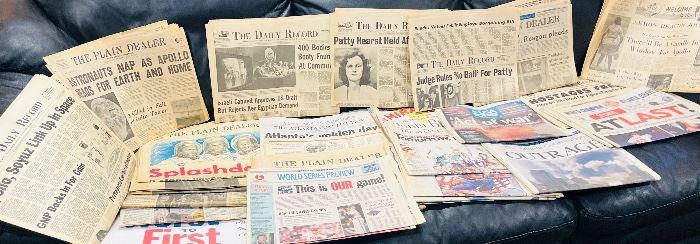 Vintage newspapers with important headlines 