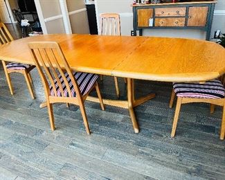Mid century modern Benny Linden teak dining table with two leaves and 4 chairs