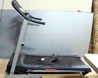 Weslo Cadence G 5.9 Treadmill, Powers On