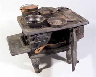 Antique PET Cast Iron Salesman's Sample Cook Stove, With 3 Skillets, 1 Pot And 1 Kettle