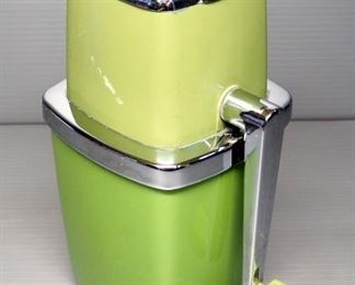 Pampered Chef Cookie Press, Pyrex Glass Measuring Cups (2 Cup And 4 Cup Sizes), 2-Piece Kitchen Scale, And Sears Vintage Ice Chopper