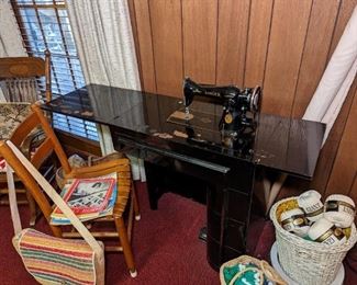 Singer Sewing Machine - Art Deco Case