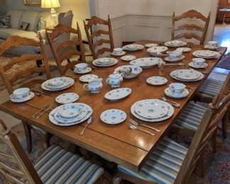 Thomasville Dining Room Table and Chairs