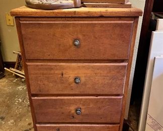 Small wooden dresser with great knobs
