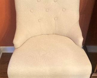 Tufted back chair