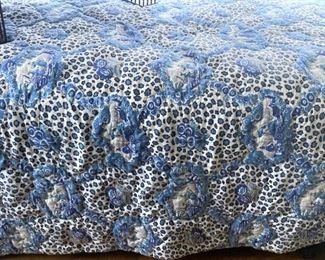 Blue & white twin bedspreads