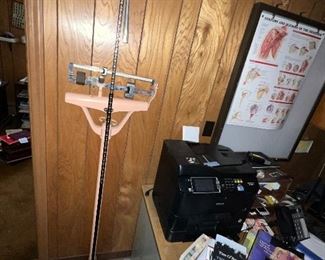 Fabulous scale, lots of Doctor’s office stuff