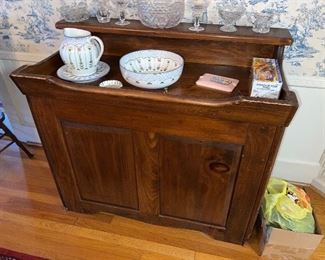 Cupboard with a big speaker $200