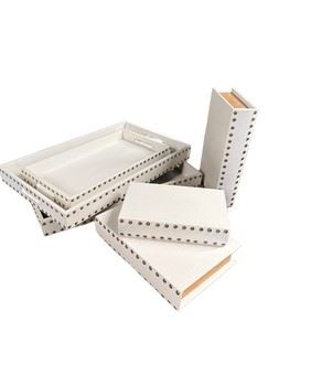 $40 USD     Set of 3 Grained Faux Leather Trays and 3 Books w/Studs JC155-10     Description: Set of trays and storage books with a nuetral "leather" finish and bronze stud embellishment.  Great way to add and artistic element to your decor while getting a little extra storage. 
Dimensions:  (2)  22 x 14 x 2.5, (2) 13 x 9 x 3, (1) 10 x 6.75 x 2.5 
Condition: Used with minor signs of wear associated with use and age.  Please refer to pictures for more detail.
Location: Local pick up SW Portland, OR. Location is easy access in warehouse. Contact us for shipper suggestions.      https://goodbyhello.com/products/copy-of-set-of-9-book-storage-boxes-jc155-9?_pos=25&_sid=1ed3a96ca&_ss=r
