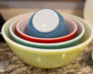 Vintage Pyrex Primary Colors Nesting Bowls!