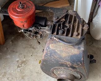 Old Briggs & Stratton Motor