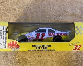 Racing Champions Dale Jarrett NASCAR 1:24 Scale Die Cast 1697/5000