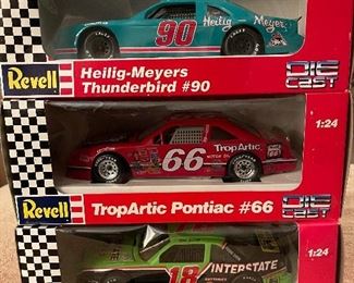 Revell Bobby Hillin, Dale Jarrett NASCAR 1:24 Scale Die Cast