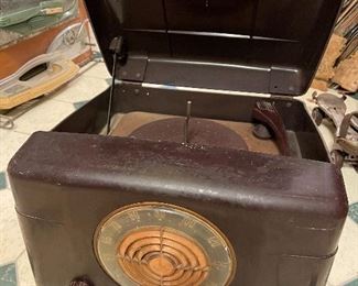 Vintage Admiral Radio/Phonograph c. 1950s