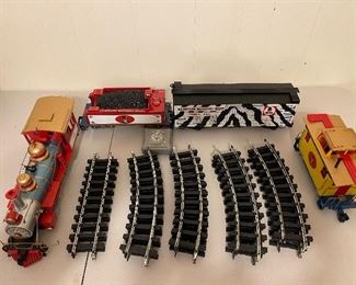 Bachman Big Hauler Train Set - w/ controls and 14 pieces of track