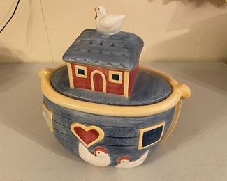 CIC Large Noah’s Ark Cookie Jar