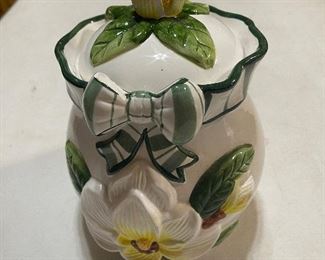 Young’s Magnolia w/ Bow Cookie Jar