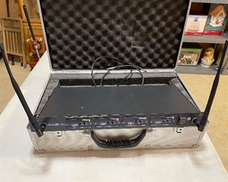 VocoPro UHF-5800 4-Channel Wireless Microphone System