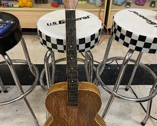 Vintage Silvertone Archtop Acoustic Guitar w/ crappy hard case