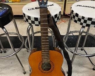 German Classic Acoustic w/ strap and hard case