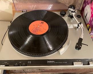 Vintage Technics Model SL-220 Turntable