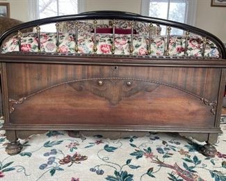 Beautiful 1960 Lane cedar chest. Available for pre-sale starting 1/9/23. Text 615-854-8535 for more information and/or to arrange a time to view.