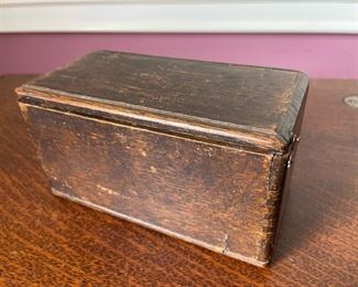 Antique small wooden box with an interesting opening system. Contains accessories for the Wheeler & Wilson 
sewing machine.