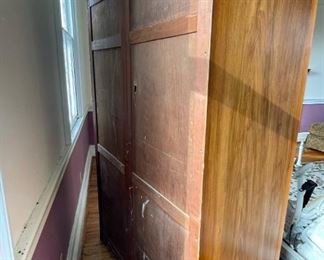 Vintage 3-drawer wooden dresser with 3 adjustable oval mirrors. 62.5" h x 35" w x 17" d.  Available for pre-sale starting 1/9/23. Text 615-854-8535 for more information and/or to arrange a time to view.