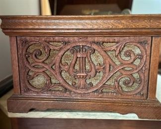 Working Vintage Silvertone (crank) record player. There are records that work with this player at the sale!