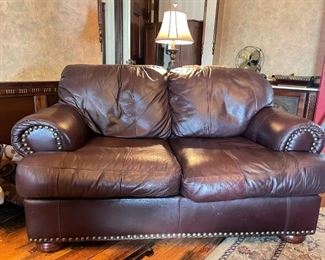 Serta brown leather love seat. 57"w x 33h x 37"d. Available for pre-sale starting 1/9/23. Text 615-854-8535 for more information and/or to arrange a time to view. Take a look at matching chair/ottoman & couch!