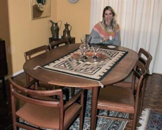 Dining table and chairs are in great shape