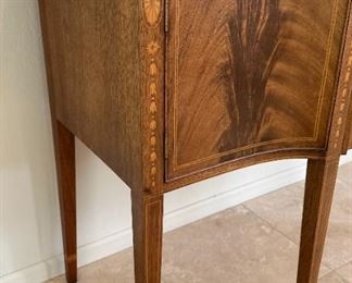 Biggs 207 Sideboard Hull Stratford	39x66x25ni	HxWxD
